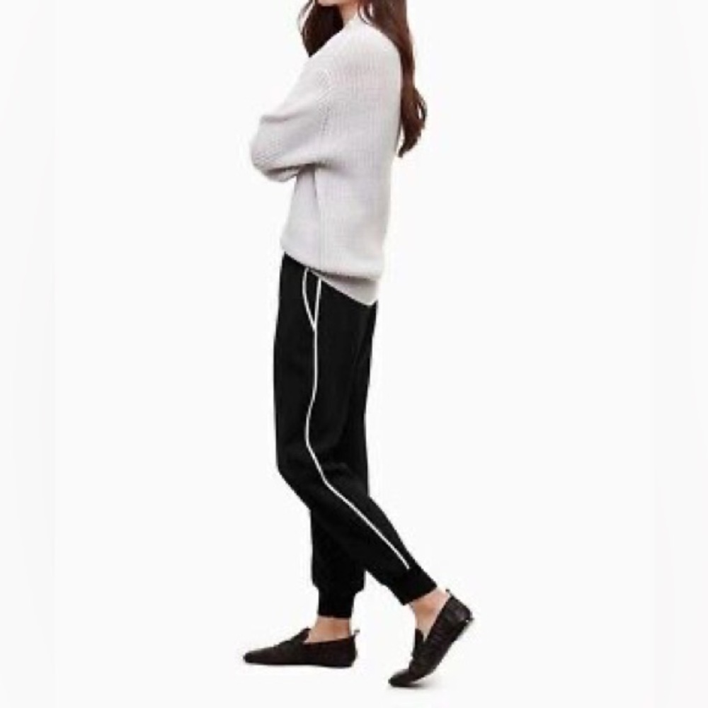 Aritzia Wilfred Buffon Jogger Pant with Varsity White Contrast Stripe medium